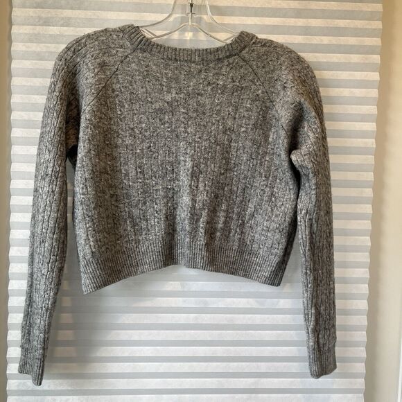 Subdued Cable Knit Crop Sweatshirt long sleeve, crew neck, size US 6, Wool blend - Picture 3 of 5